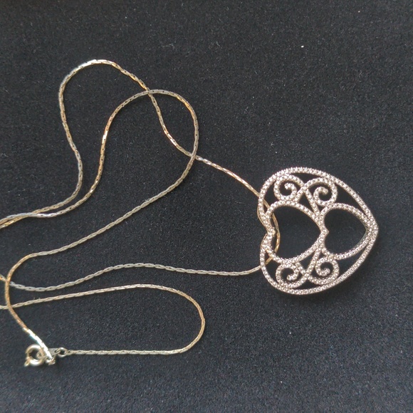 Crystal heart necklace on silver chain. New. 21" chain Pure white sparkle. Box - Picture 2 of 5